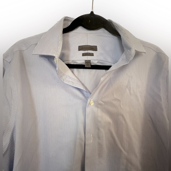 Men’s Calvin Klein Dress Button Down - Picture 2 of 3